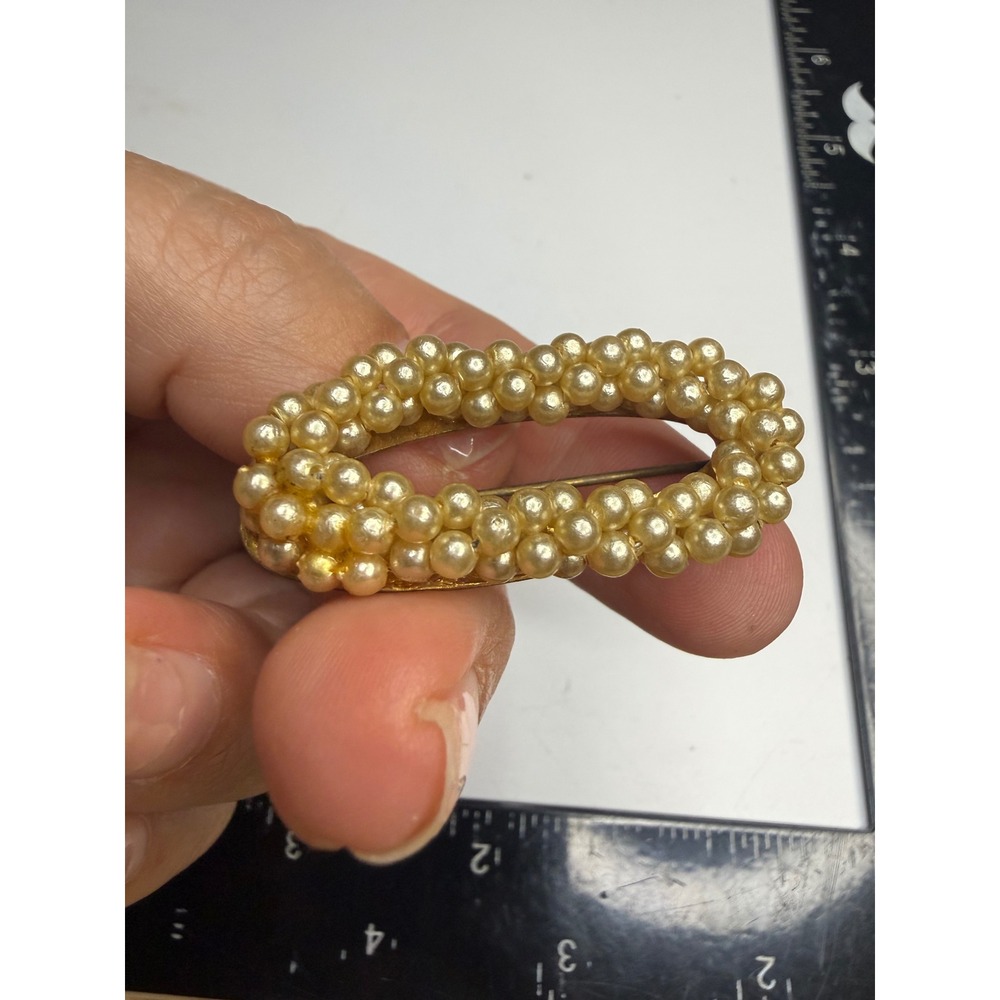 Vintage Faux Pearl Oval Brooch Gold Tone Open Center Cluster Pin 1.5 Inch